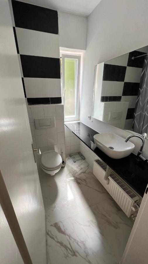 Cozy And Modern 1 Bedroom 3 Room Apartment Висбаден Экстерьер фото